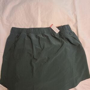 *NWT* Livi 26/28 olive skort